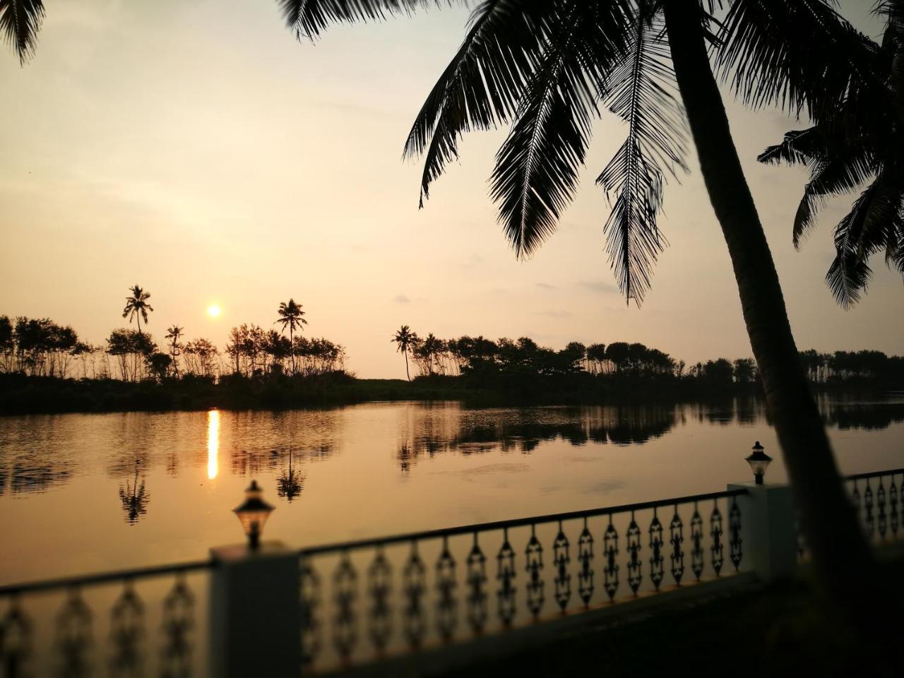 Voye Homes Majestic Retreat Resort Varkala Paravūr Extérieur photo